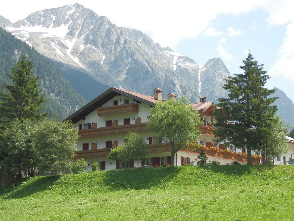 Kuehlerhof Aparthotel Anterselva di Mezzo Bagian luar foto