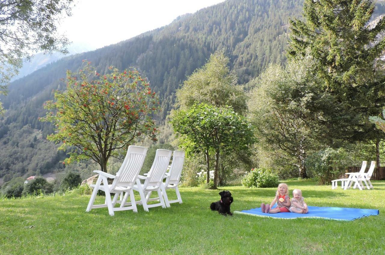 Kuehlerhof Aparthotel Anterselva di Mezzo Bagian luar foto